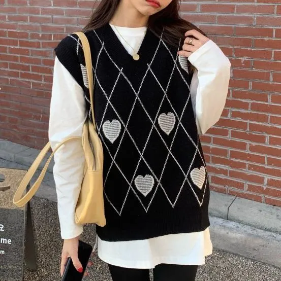 Vintage Cute Hearts Pattern Knit Vest   Cardigan